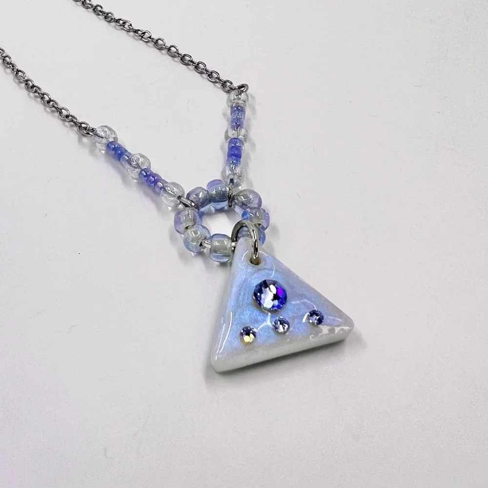 🎊HP🎊 New/Handcrafted - Iridescent Jeweled Pyramid AB Beaded “Y” Style Necklace - Picture 5 of 7